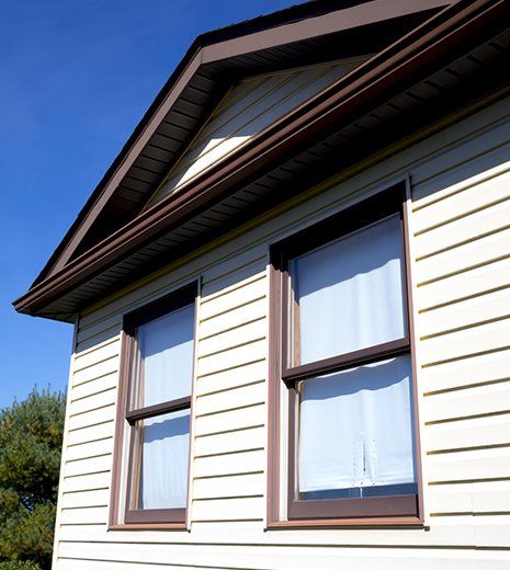 House with Vinyl Siding — Louisville, KY — Quality Exteriors Group, LLC House with Vinyl Siding — Louisville, KY — Quality Exteriors Group, LLC