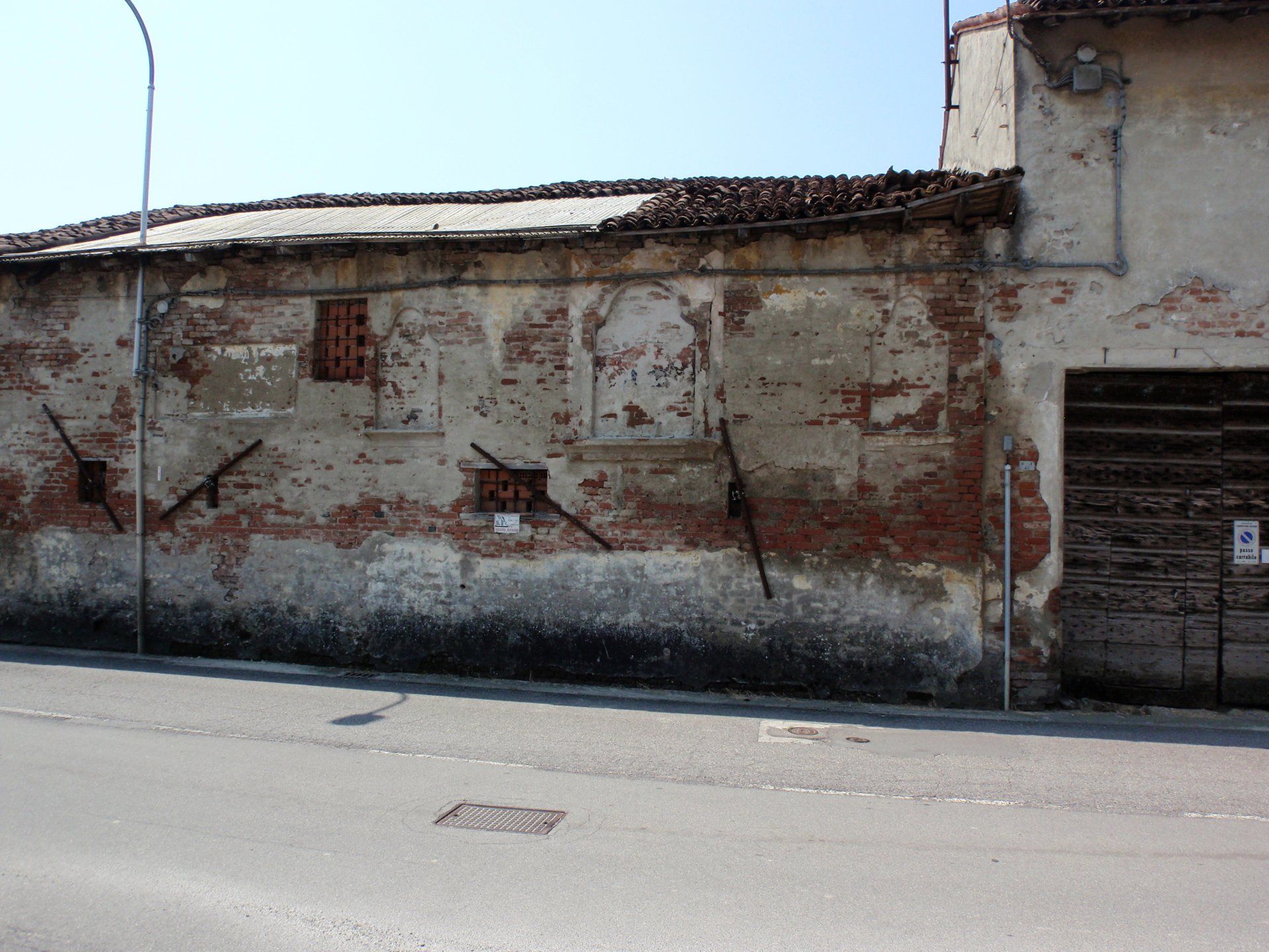 North elevation showing the lack of plaster and the presence of pipes and joints