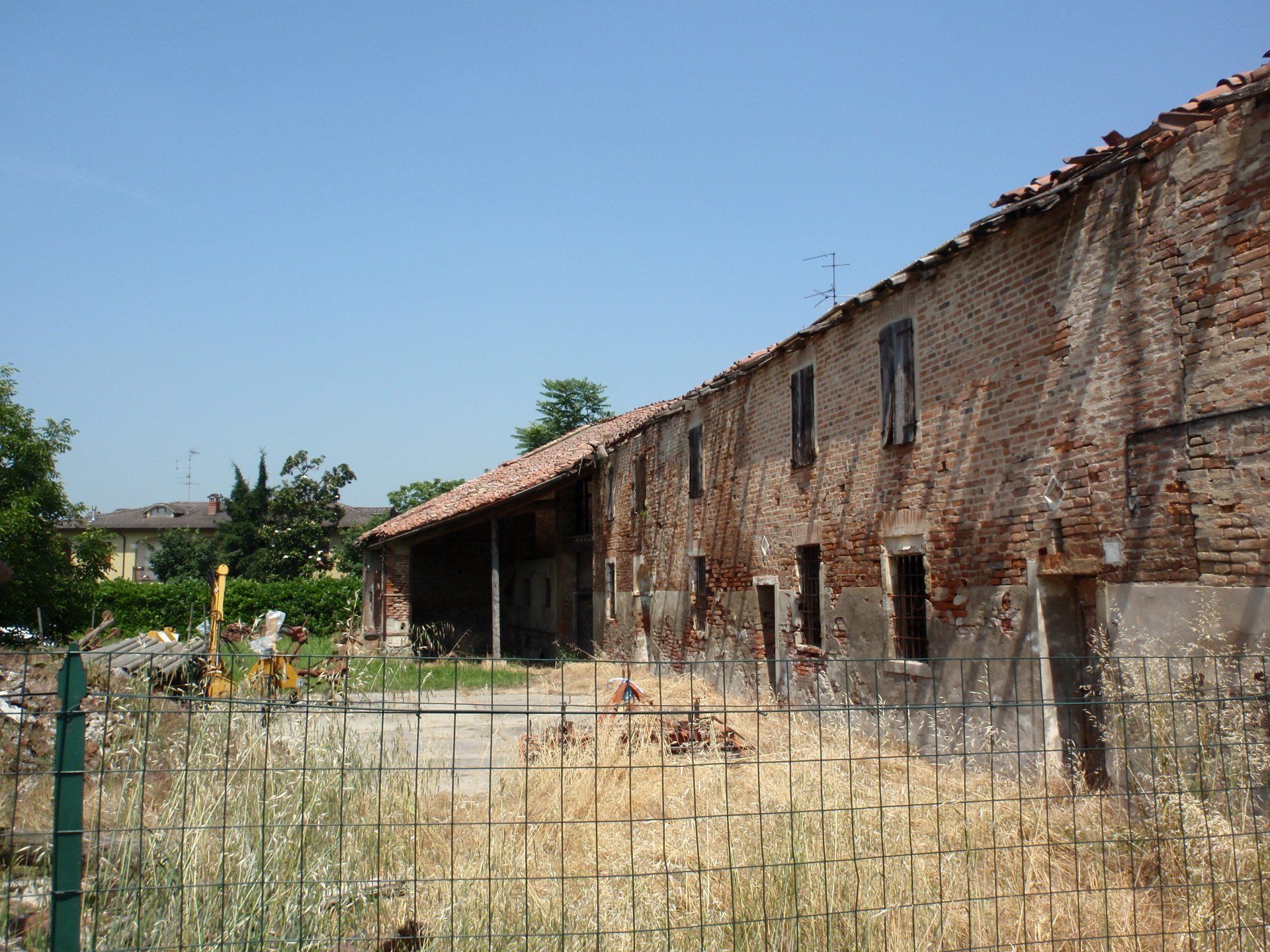 Back view with deterioration of the masonry