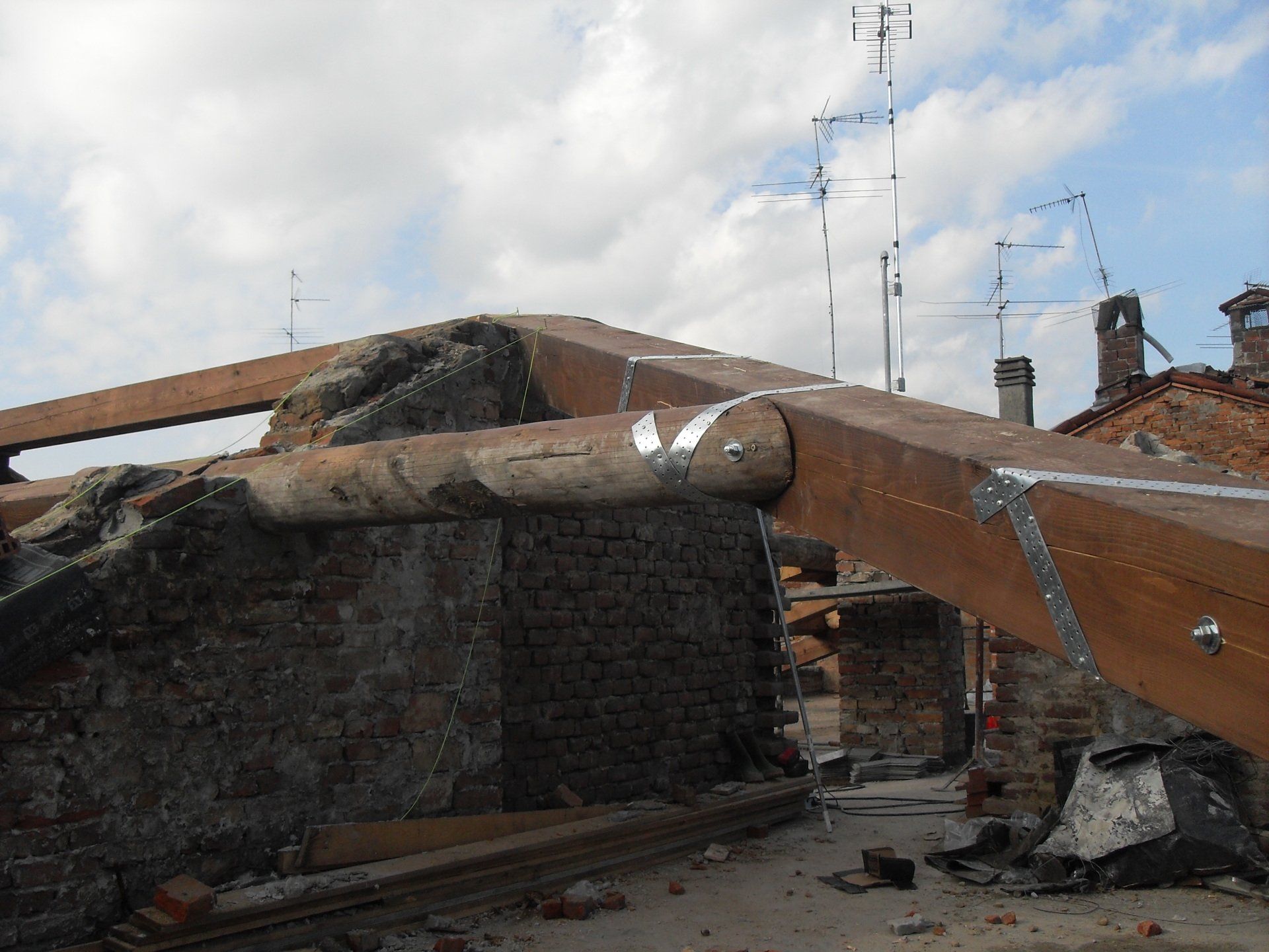 Particular connection of new beam to the existing terzera