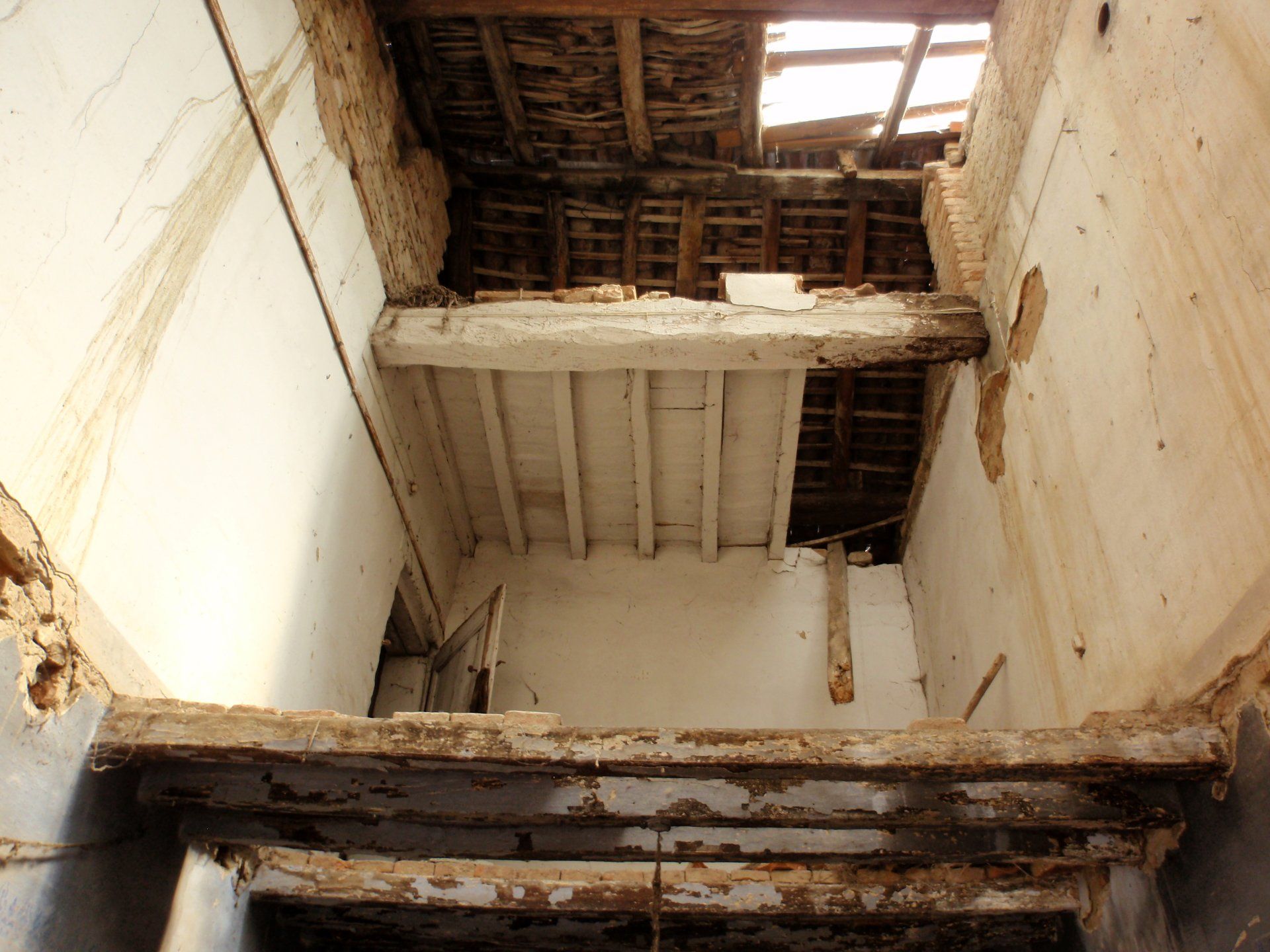 Collapse of the floor