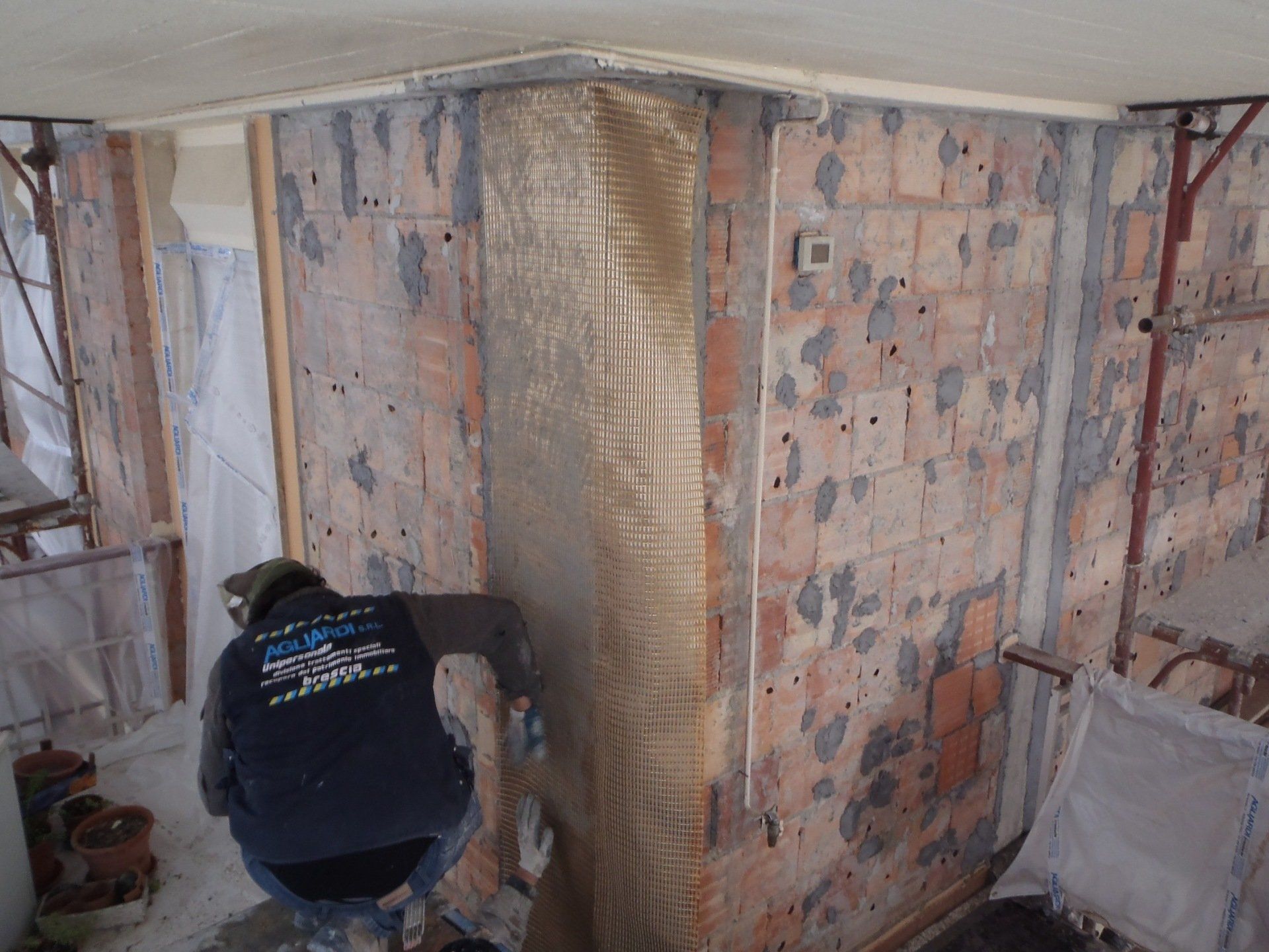 reinforced concrete pillar reinforcement with PBO Ruregold fiber mesh installation