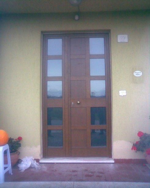 serramenti in alluminio per porta di ingresso
