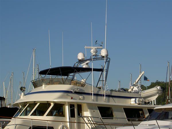 Custom stainless steel full-size radar arch by Tanner Manufacturing.
