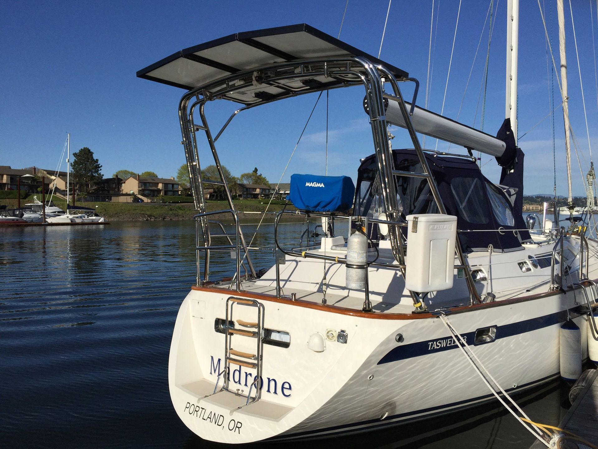 Stainless steel sailboat arch by Tanner Manufacturing.