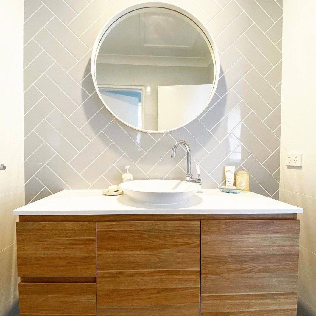 Qualified glaziers — Impact Bathrooms in Bateau Bay, NSW