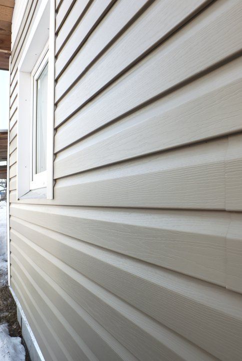 Wall finished in vinyl siding | Amherst, NY