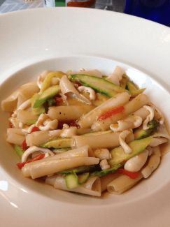 Pasta con verdura fresca