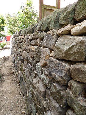 Drystone wall in Matlock, Derbyshire Drystone wall in Matlock, Derbyshire