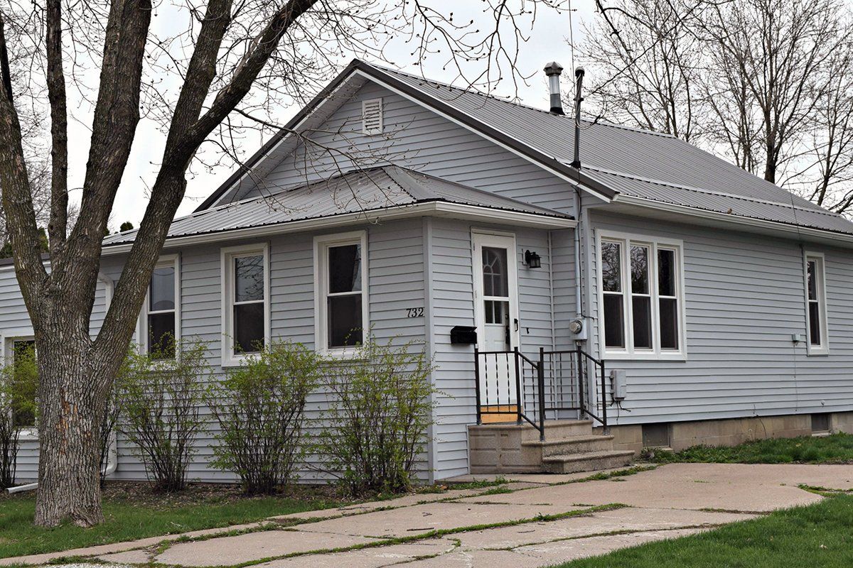 732 S 8th