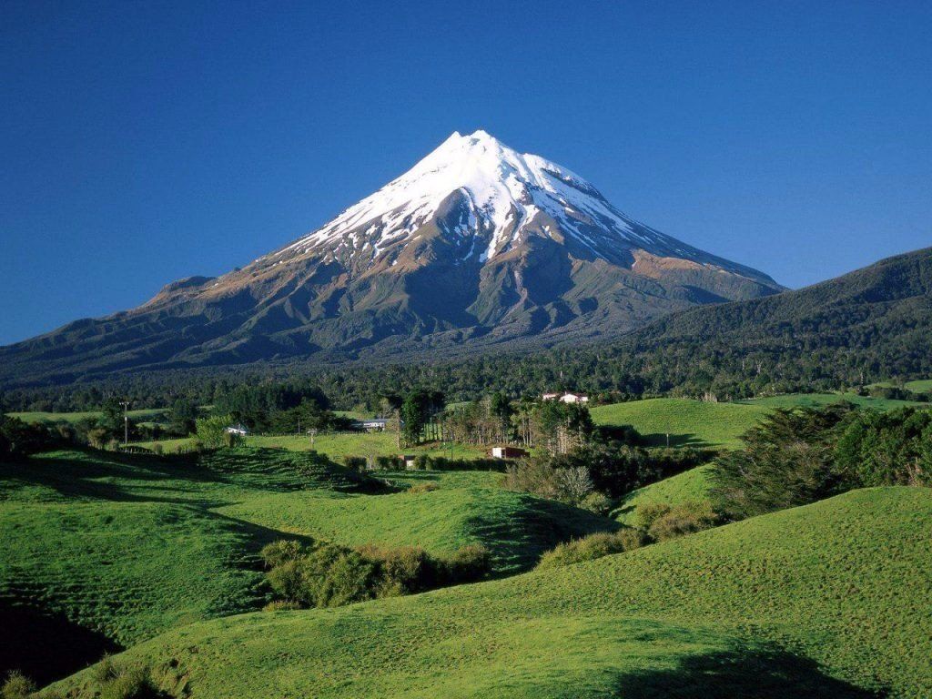 Damavand Mountain , Iran mountain 