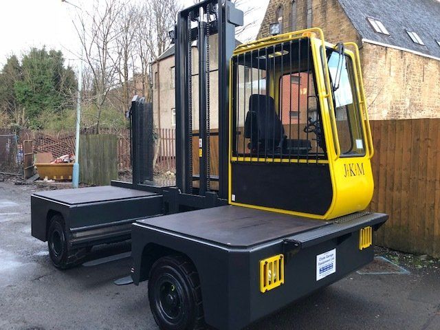 Yellow side loader 3