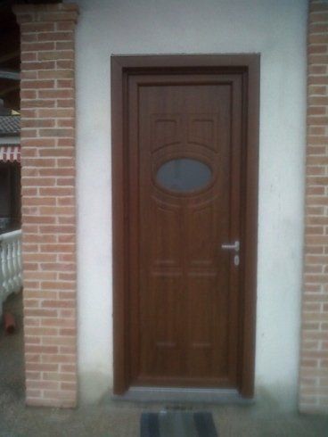 produzione porte in legno con vetro