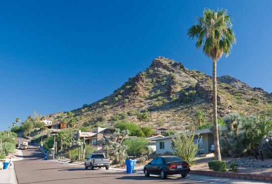 A neighborhood in Phoenix near Squaw Peak