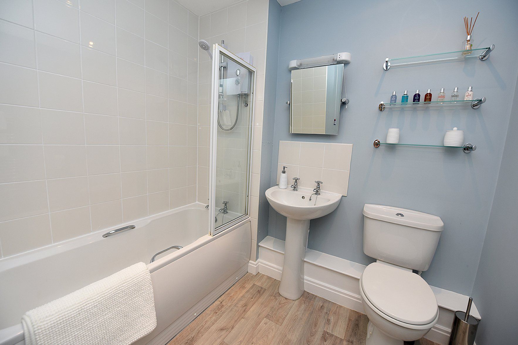 bathroom whitby14 holiday apartment