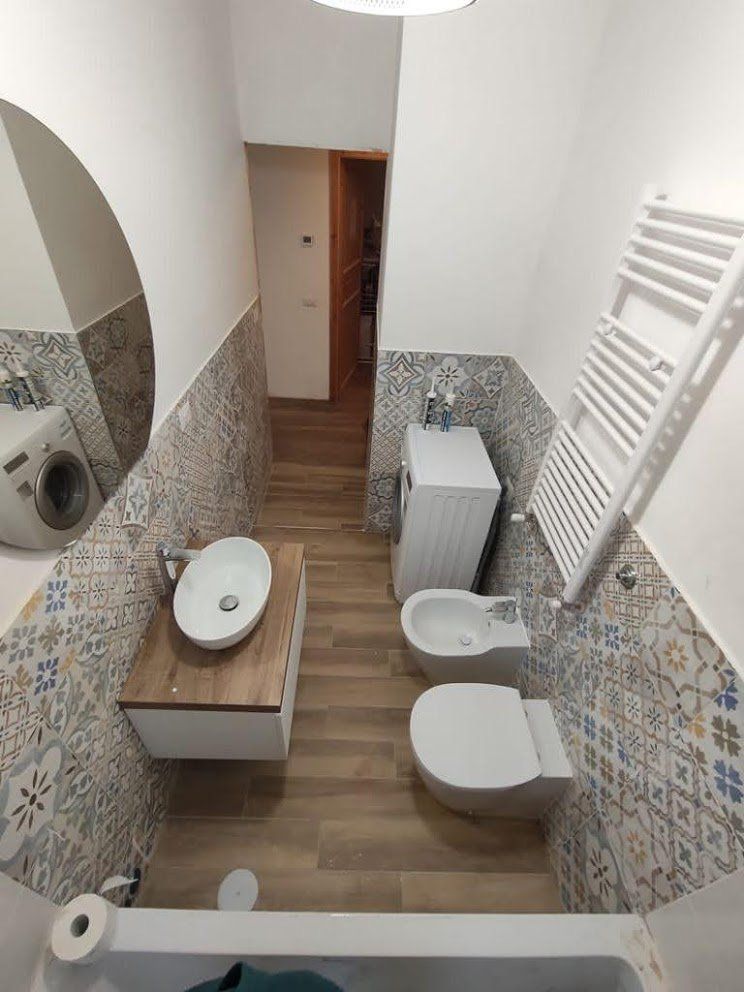 Ristrutturazione bagno completa con sanitari sospesi