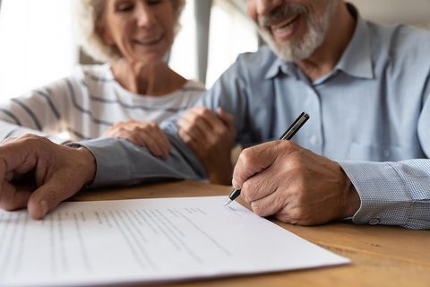 Signing Contract — Columbus, OH — The Law Office of Thomas C. Lonn