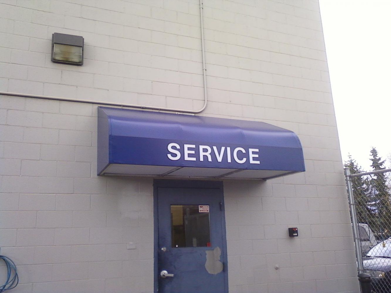 Universal Sign & Lighting service center