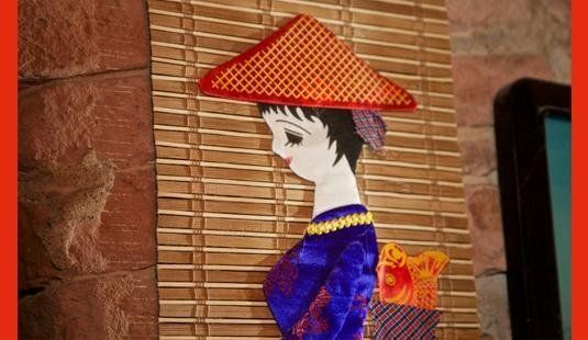 穿着东方服饰的女性形象装饰