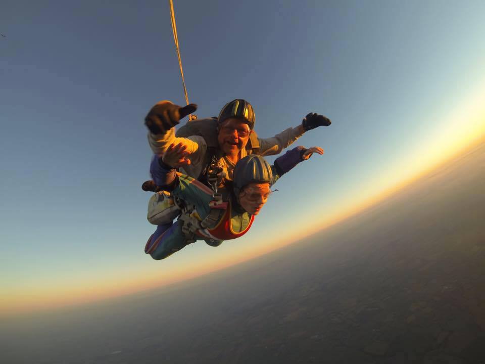 Graduate-Skydiving-Incentive