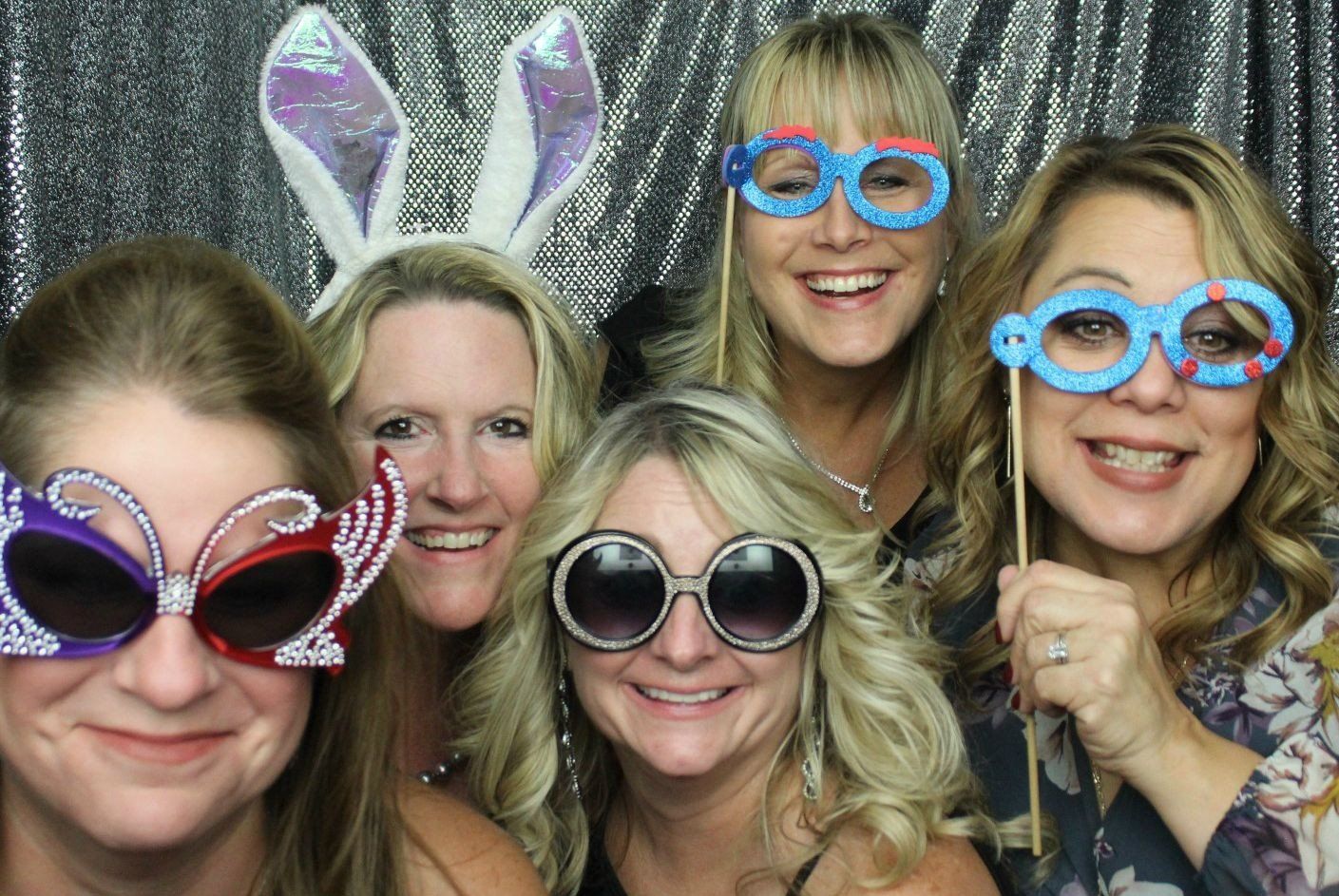 silver-backdrop-milwaukee-photo-booth-rental-sound-sensations-entertainment