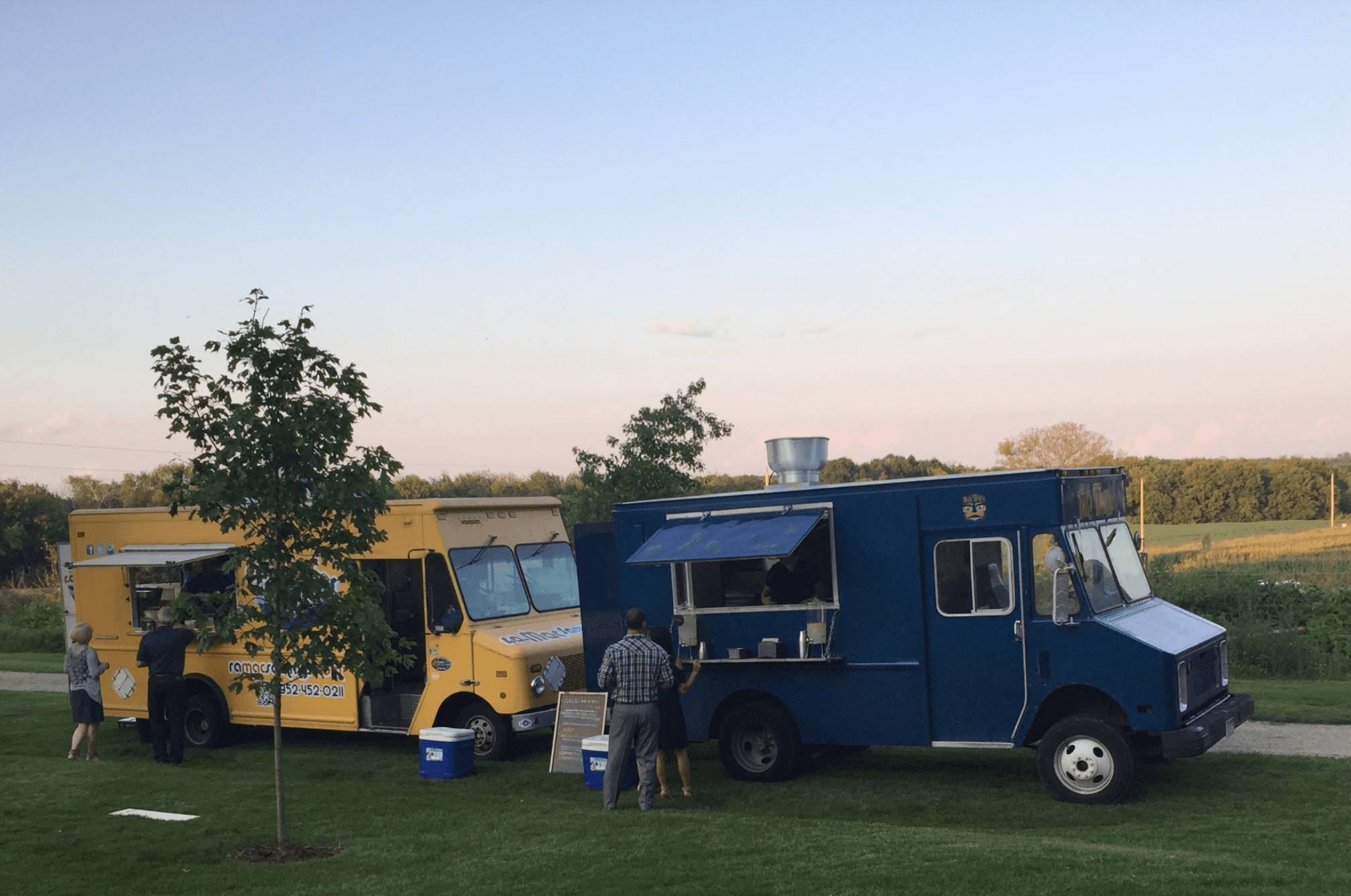 food-trucks-barn-style-wedding-sound-sensations-entertainment