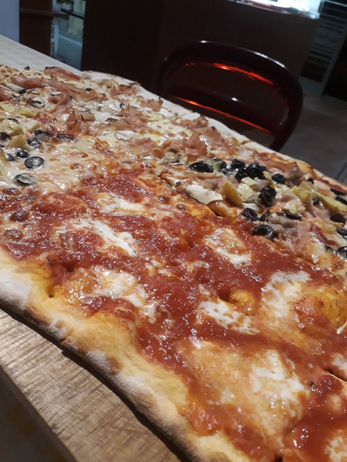 pizza a taglio con salame