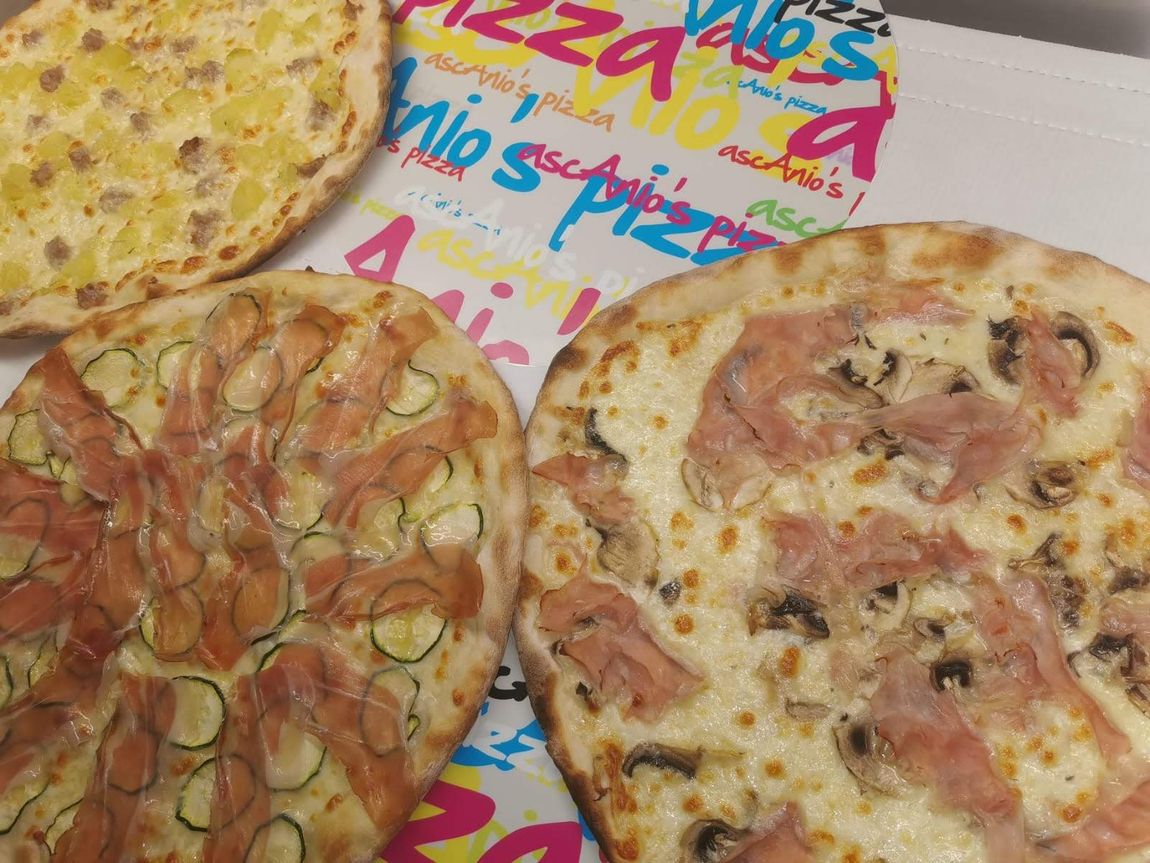 pizza a taglio con prosciutto