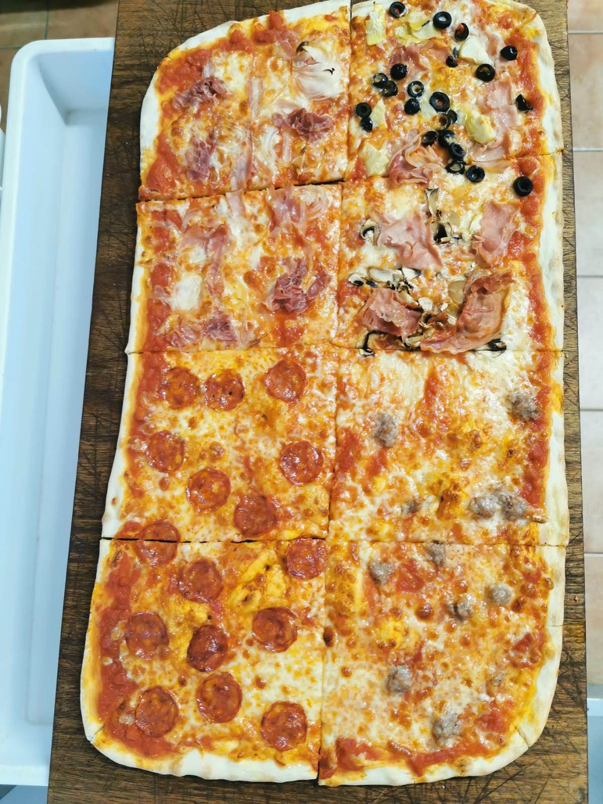 pizza a taglio con wurstel