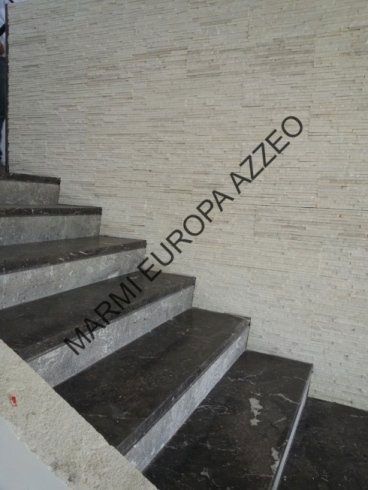 scala su misura in marmo