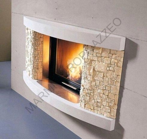 caminetto dal design moderno in pietra