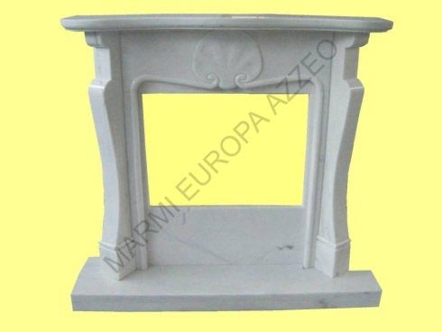 cornice camino realizzata in pietra