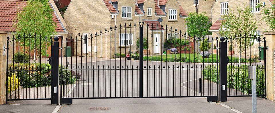 Metal gates