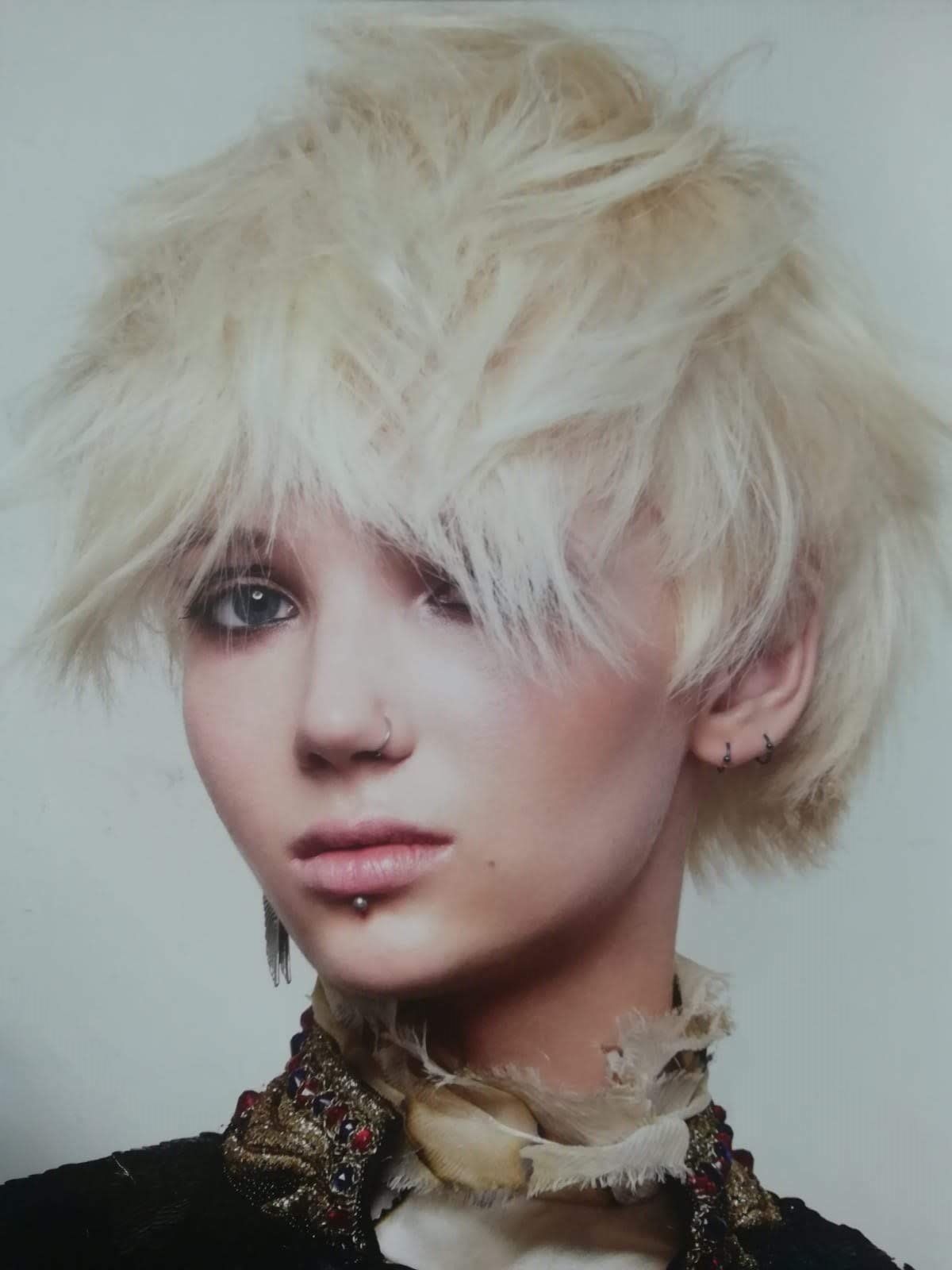capelli corti taglio mosso