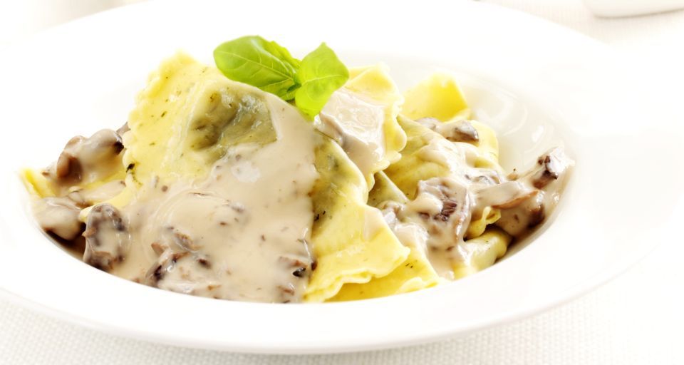 ravioli con sugo ai funghi