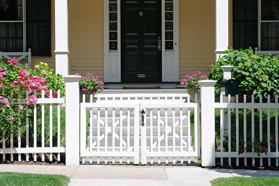 Fencing — House's Front Door