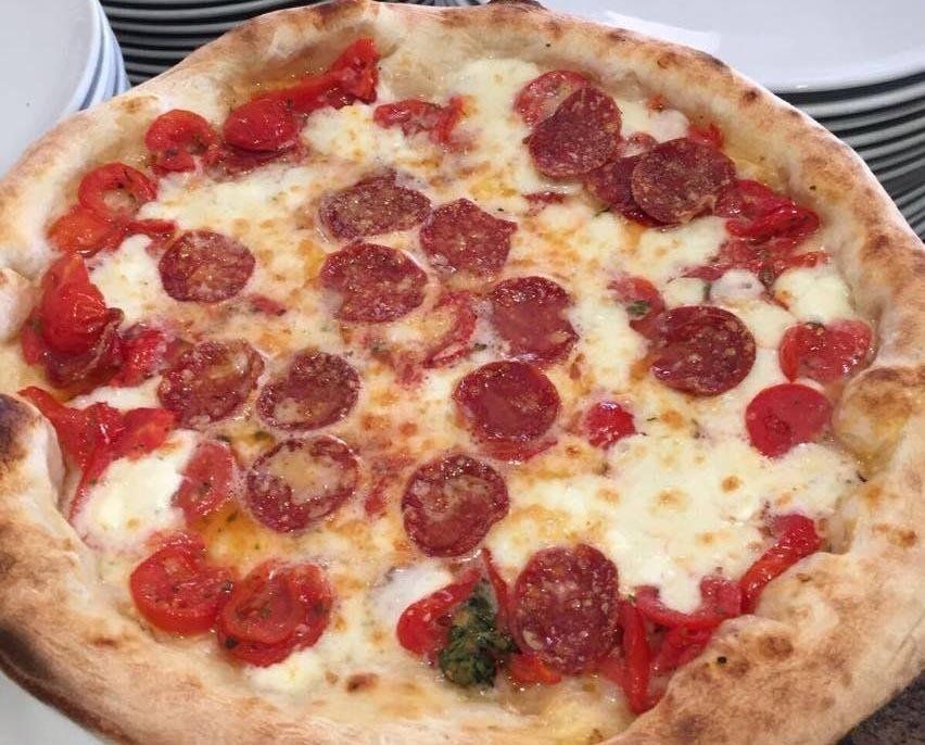 Pizza con salame