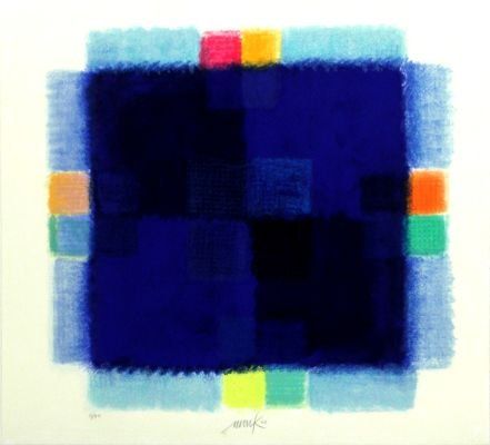 Es ist ein Gemälde eines blauen Quadrats mit bunten Quadraten darum herum.