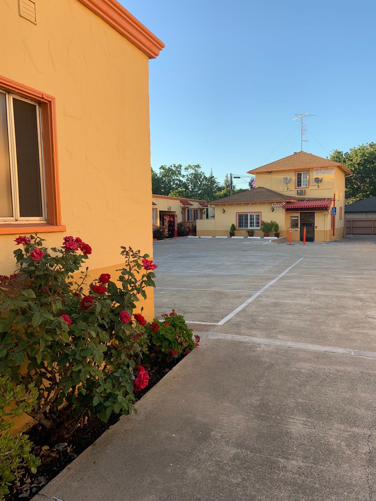 Motel Side View — Mountain View, CA — Budget Motel