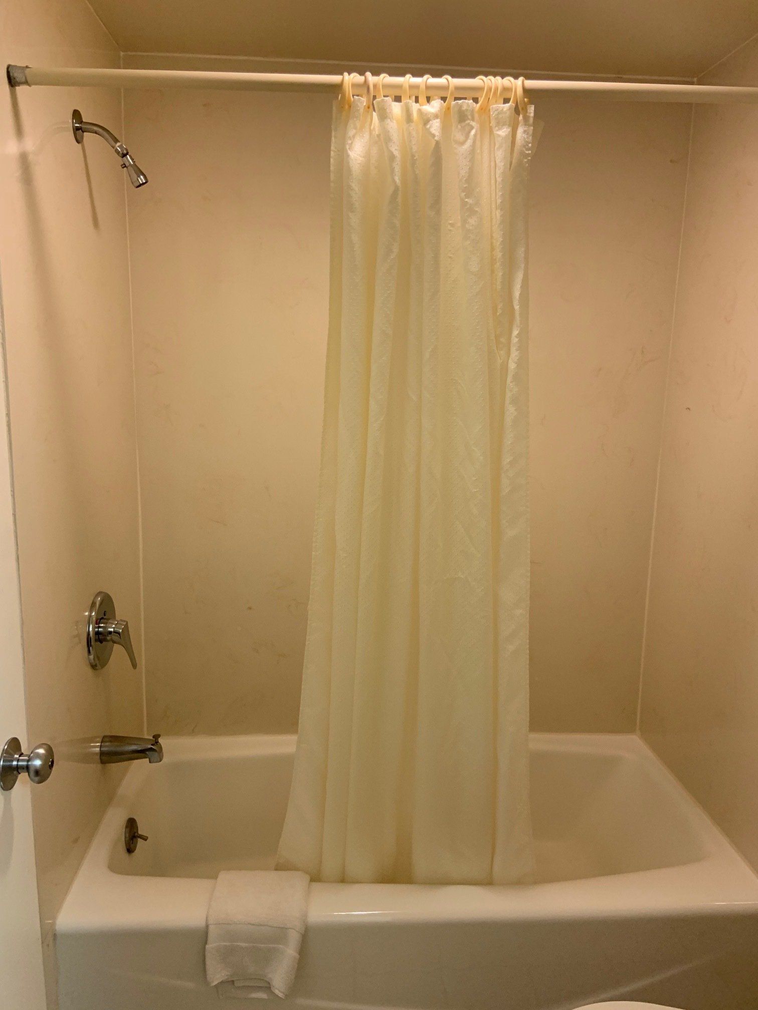 Bathtub — Mountain View, CA — Budget Motel
