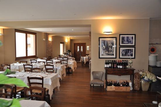 Interno della trattoria