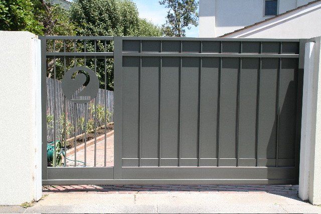 numbered gate