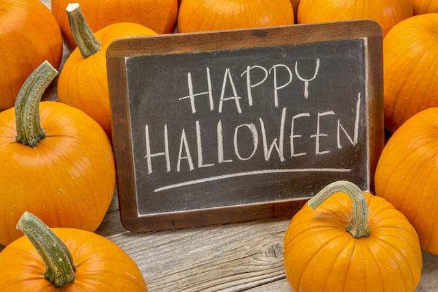 Easy Halloween Chalkboard Projects