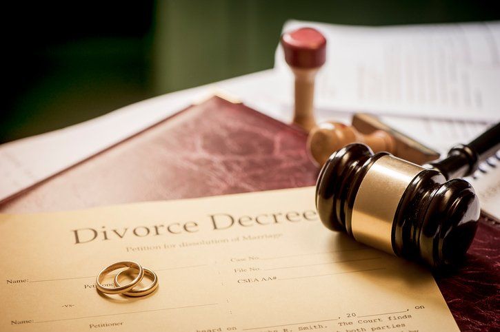 Divorce Decree and Wooden Gavel — Huntsville, AL — Elissa Green Attorney at Law