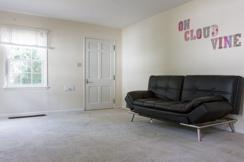 miami student rental living room