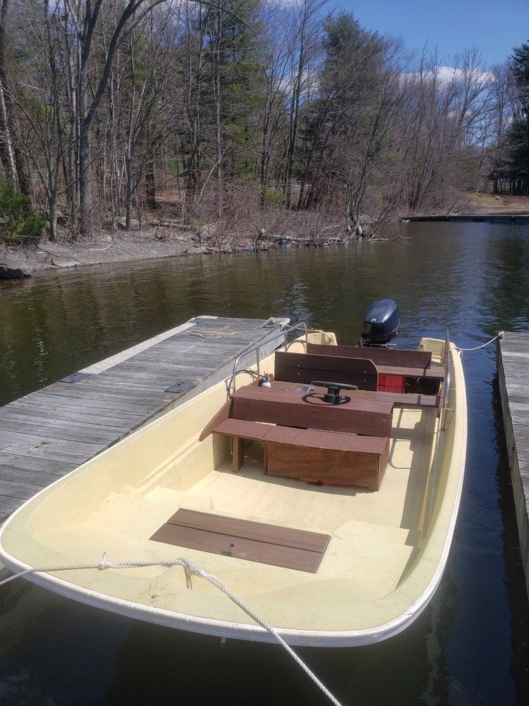 A boat is docked at a dock on a lake.