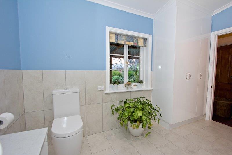 bathroom\