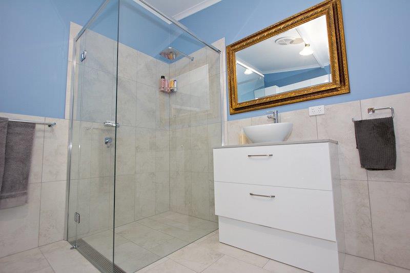 bathroom\