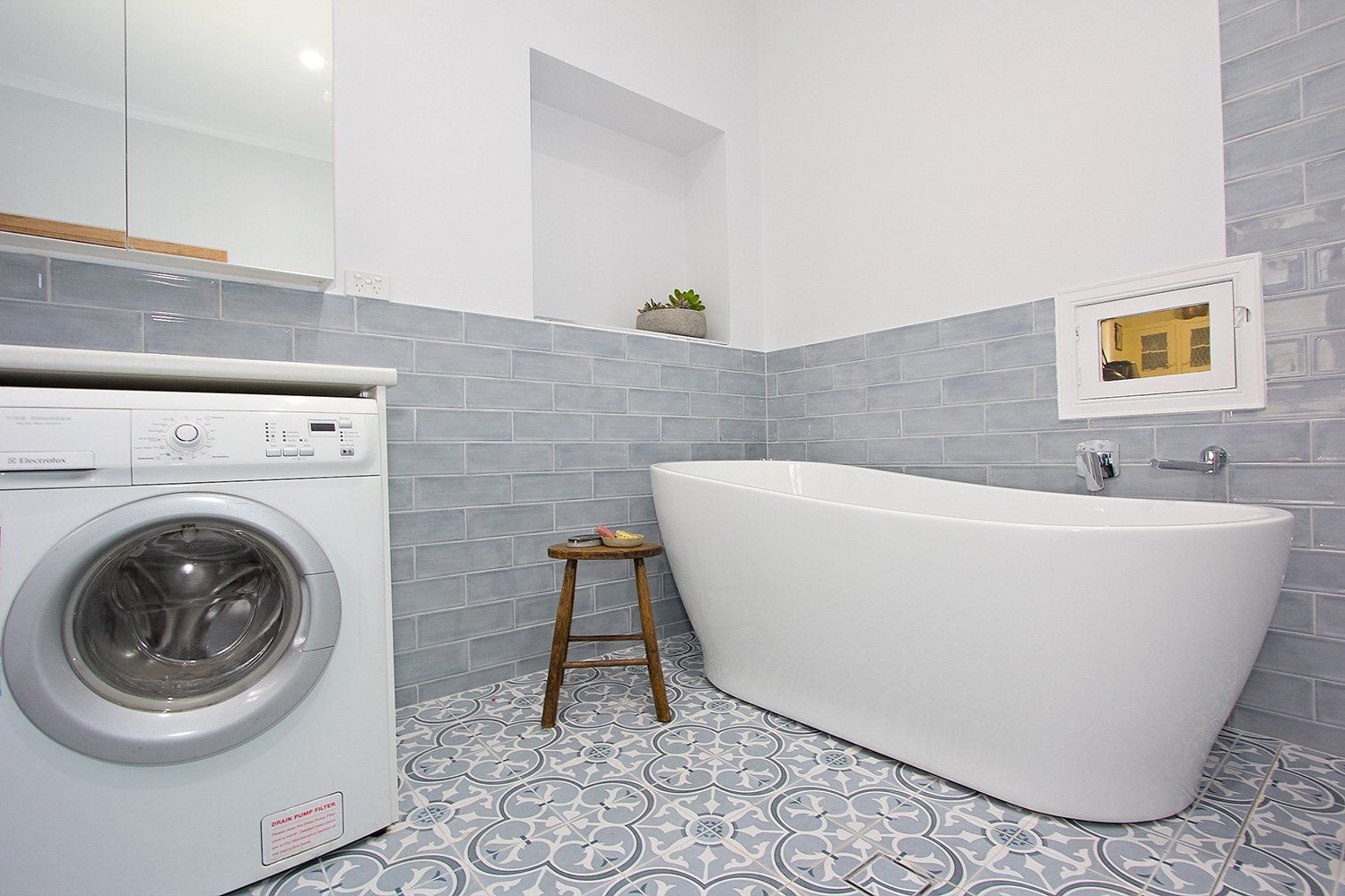 washing machine and tub