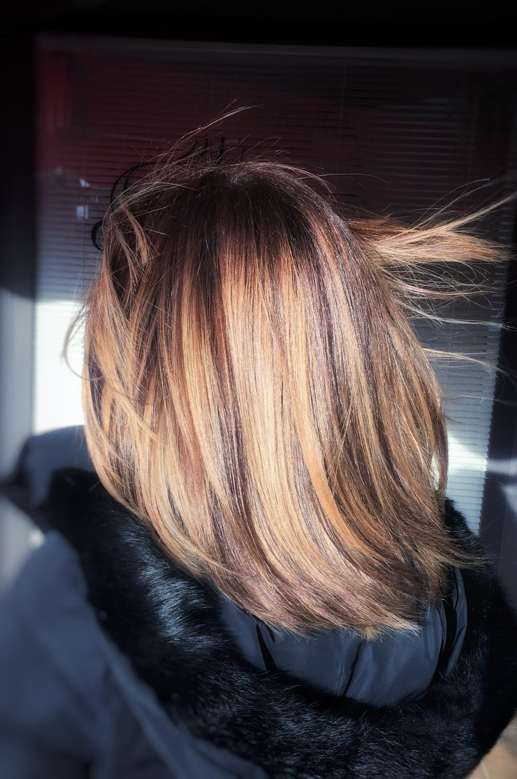 ragazza di spalle